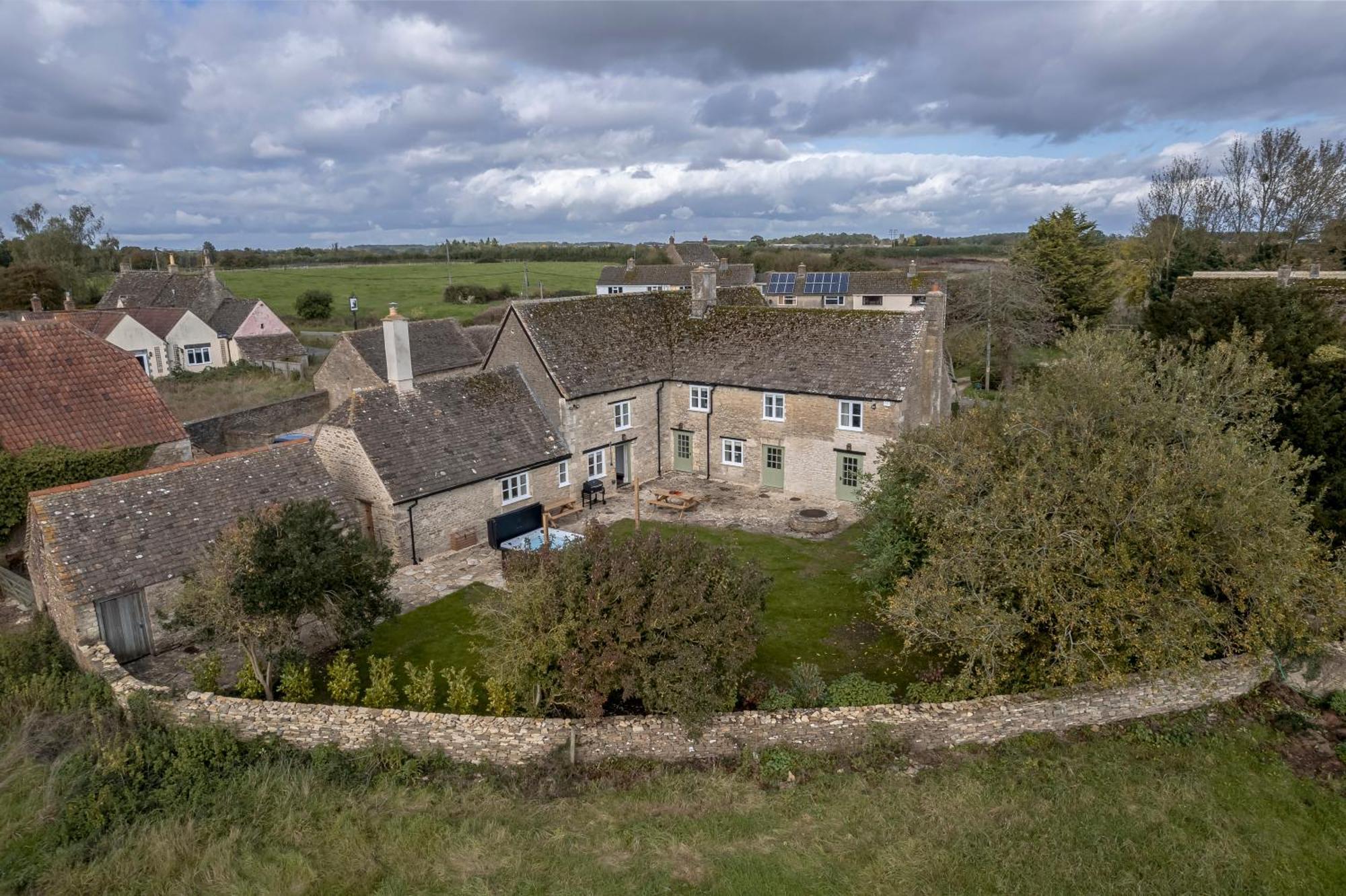 Villa Brokenborough Farmhouse Malmesbury Exterior foto